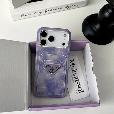 プラダ iPhone17 ケース, PRADA iPhone17Pro ケース, クロコダイル柄 iPhone17ProMax ケース, ワニ柄 レザー iPhone16Pro ケース, 高級感 iPhone15Plus ケース, スリム iPhone ケース, ブランド スマホカバー, 背面型 ケース