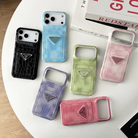 プラダ iPhone17 ケース, PRADA iPhone17Pro ケース, クロコダイル柄 iPhone17ProMax ケース, ワニ柄 レザー iPhone16Pro ケース, 高級感 iPhone15Plus ケース, スリム iPhone ケース, ブランド スマホカバー, 背面型 ケース