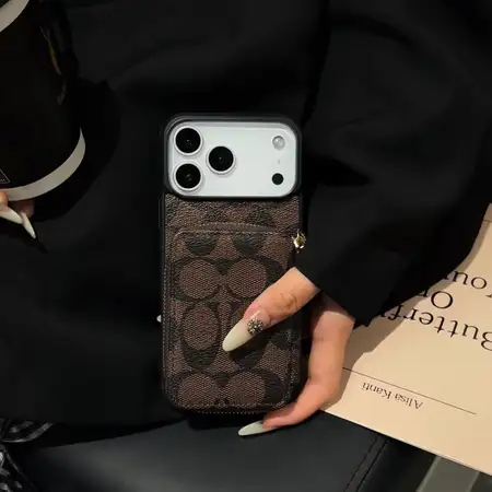 コーチ ジッパーカードホルダー iPhone17ProMaxケース, COACH モノグラム iPhone17Pro携带ケース レザー iPhone17ケース コーチ,COACH 流行iPhone17ケース,ハイブランド iPhone17ケース COACH
