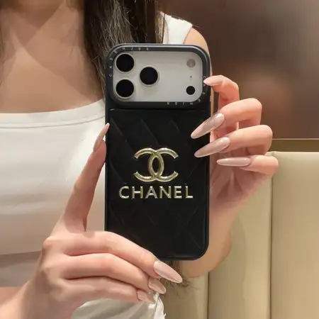 シャネル iPhone15Pro ケース, CHANEL 15ProMax スマホケース, シャネル風 アイフォン15 カバー, ブランド ロゴ スマホケース, レディース おしゃれ 携帯ケース, 黒 白 薄型 耐衝撃 スマホカバー