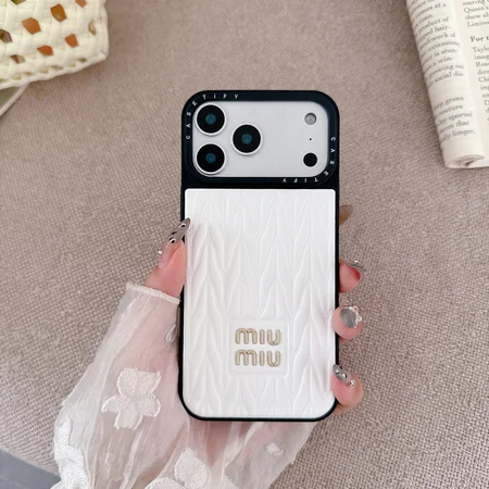 miumiu iPhone17proケース,ミュウミュウ iPhone17promaxカバー,レザー ハイブランド スマホケース,金箔押し ロゴ iPhoneケース,アイフォン16pro ケース 高級感,女子 おしゃれ iPhone15ケース,ブランド iPhone14/13カバー,人気 レディース 携帯ケース